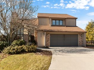 6204 Essex Ct, Woodridge, IL 60517