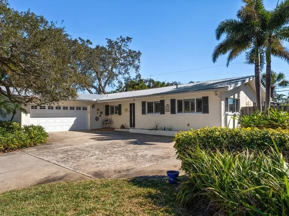 127 Oakwood Dr, Largo, FL 33770