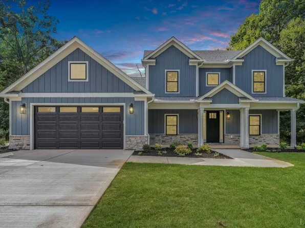 1075 Marie Dr, Huddleston, VA 24104