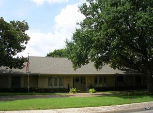 7124 Lupton Dr, Dallas, TX 75225