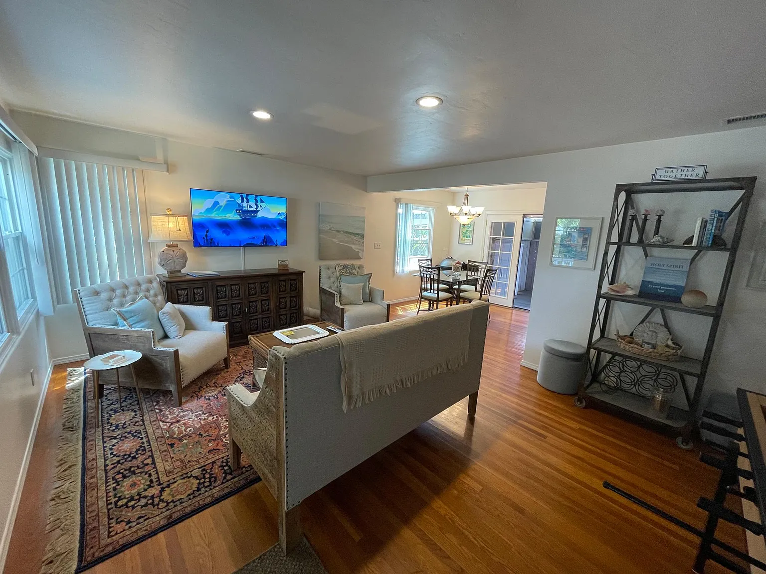 3 bed, 1.5 bath, 1400 sqft, $6,825 — Photo 3