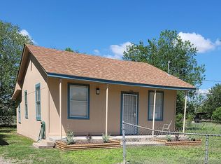 1706 N Guadalupe St, Seguin, TX 78155