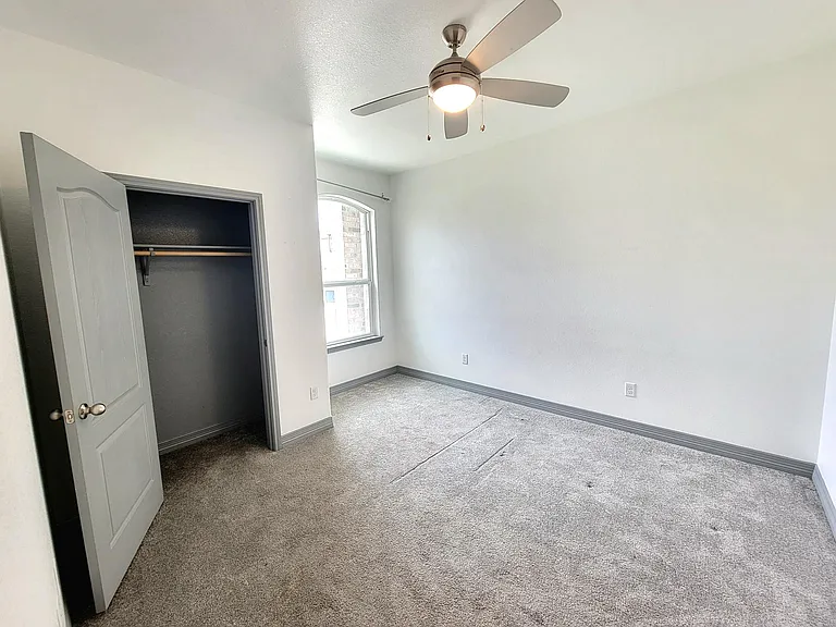 807 Holliday Dr — Photo 21