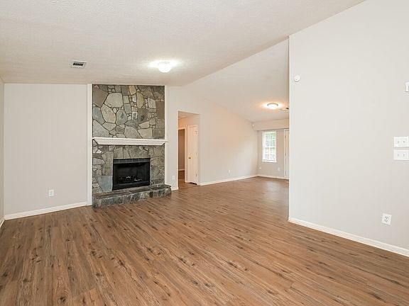 3rd image of 411 Cindy Dr SE