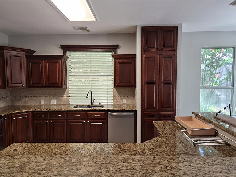 712 Moss Wood — Photo 15