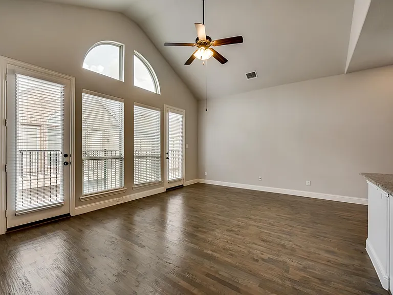 923 Whitehall Dr — Photo 8