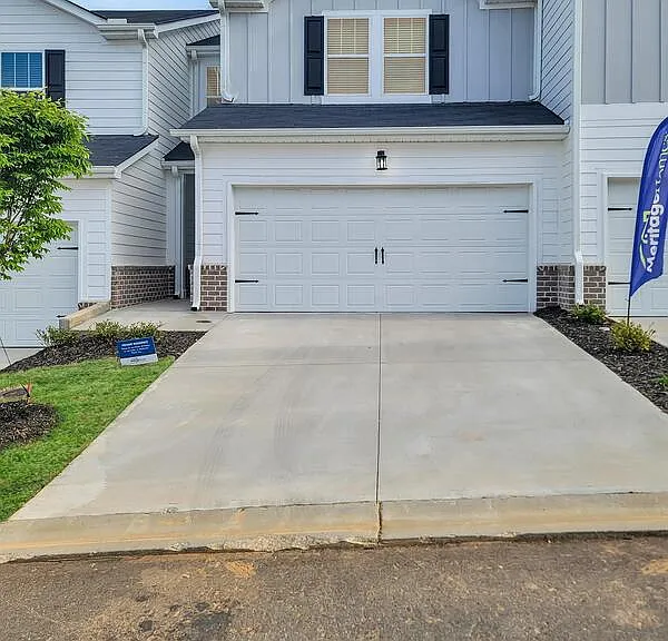 202 Round Back Way — Photo 1
