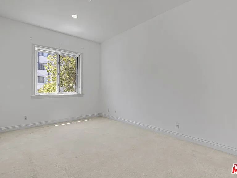 132 S Maple Dr #201 — Photo 16