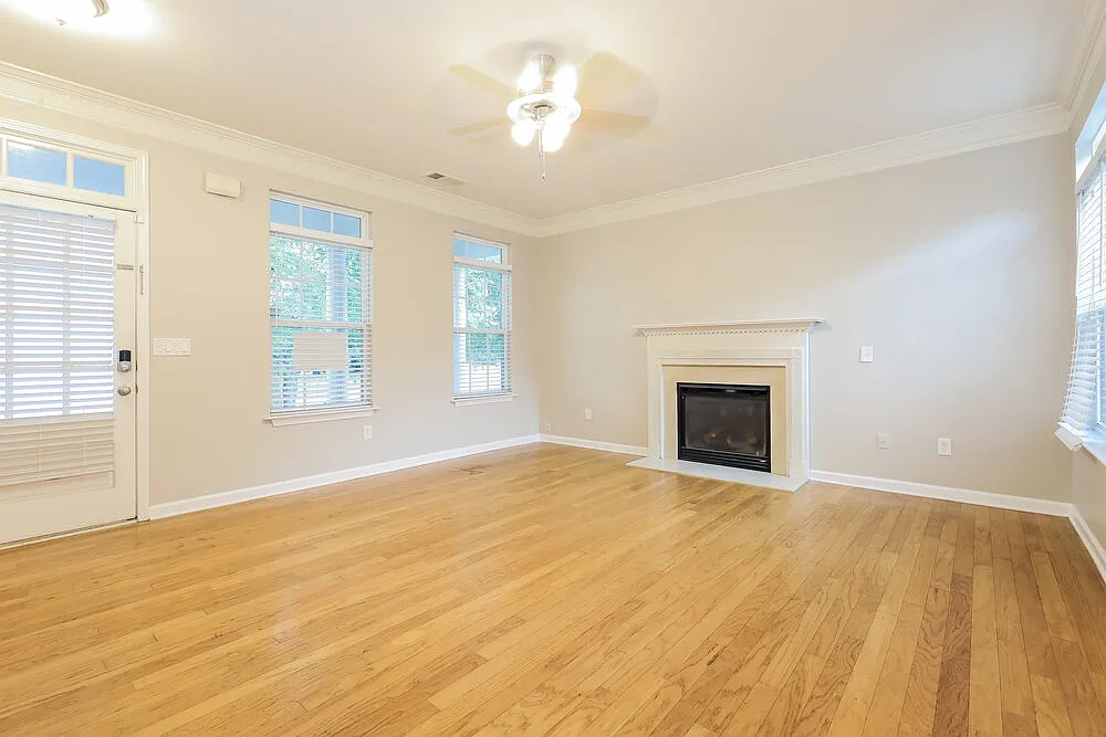 4 bed, 2.0 bath, 1796 sqft, $2,045 — Photo 3