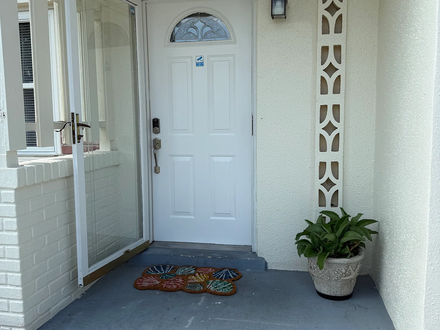 Englewood Dr NE, Largo — Photo 2