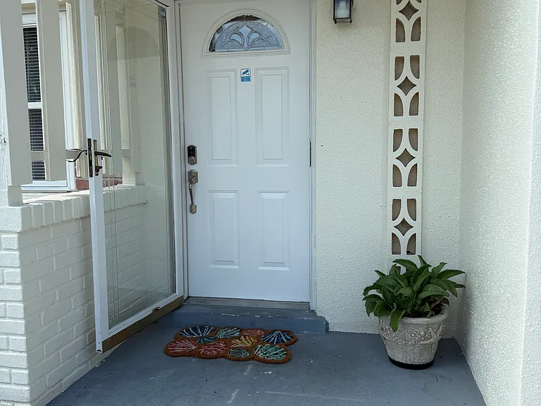 Englewood Dr NE — Photo 2