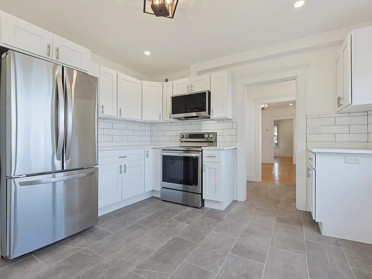 3 bed, 1350 sqft, $3,000 — Photo 2