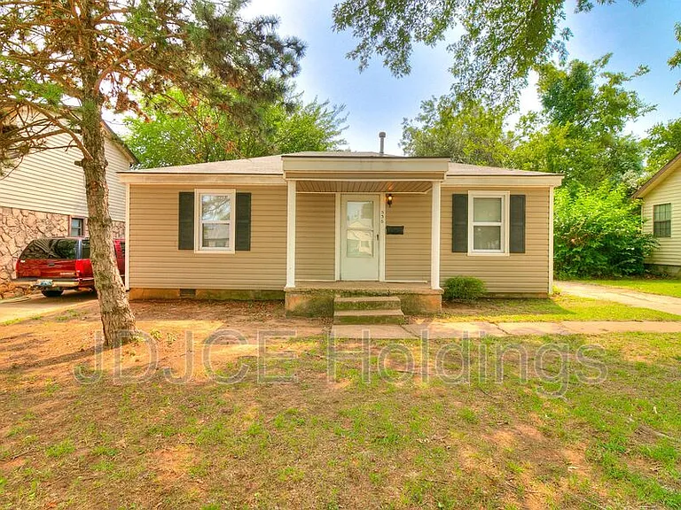 536 E Northrup Dr — Photo 1