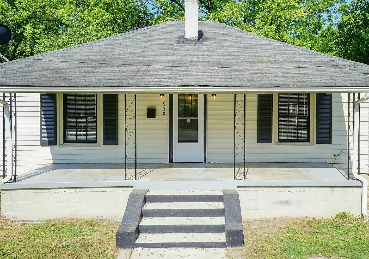 Beautiful Three Bedroom Home! — Photo 3