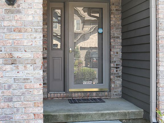5th image of 988 Ascot Dr