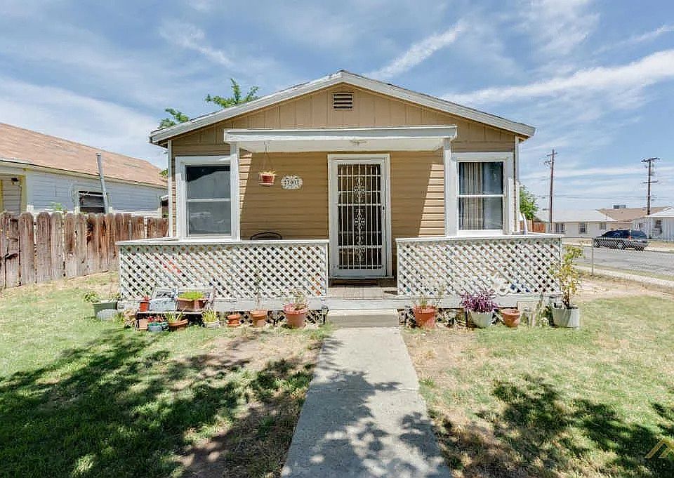 1st image of 300 San Emidio St