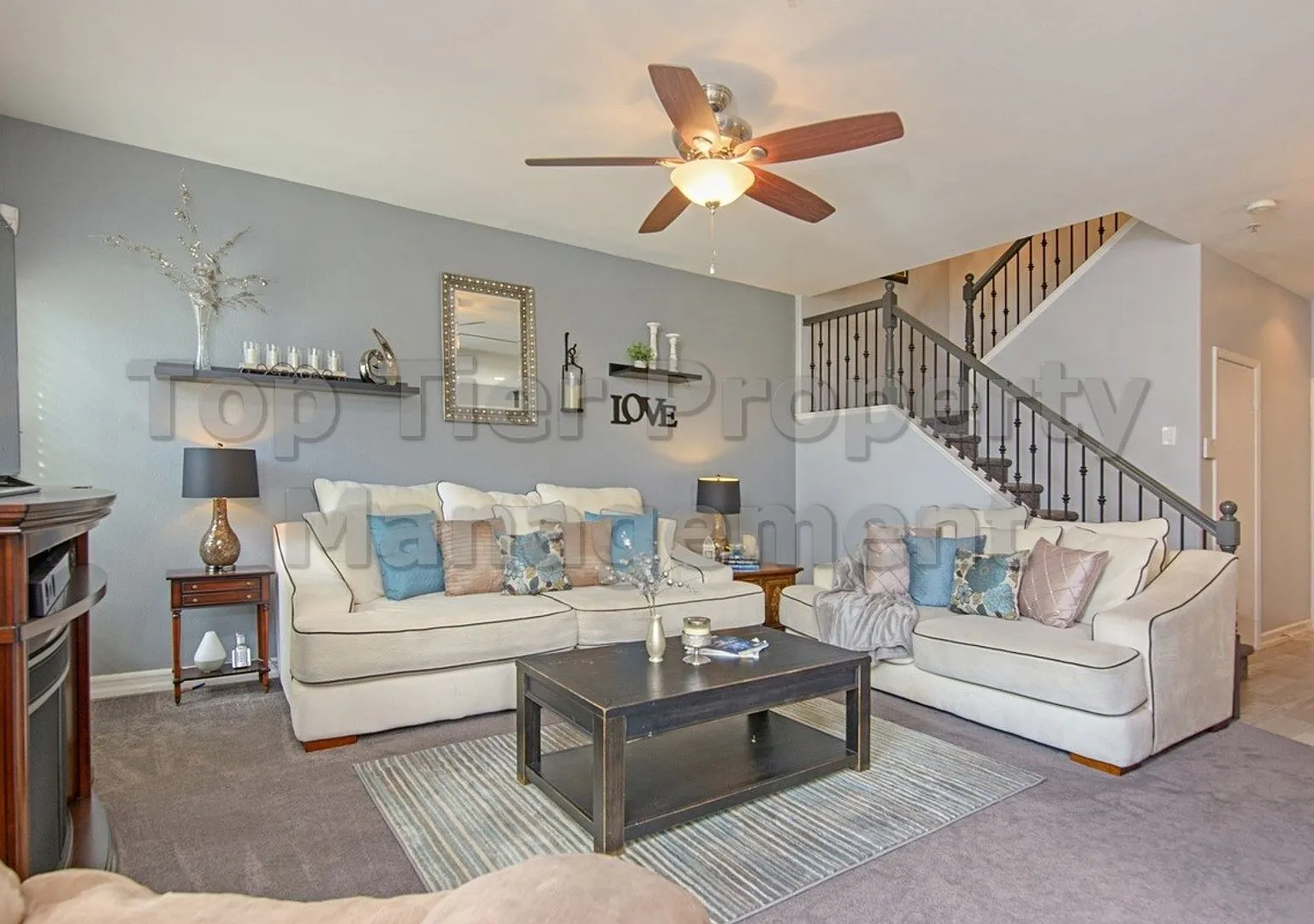 Beautiful 3 bed / 2.5 bath Townhome in Great Neighborhood - Available 10/15 — Photo 4