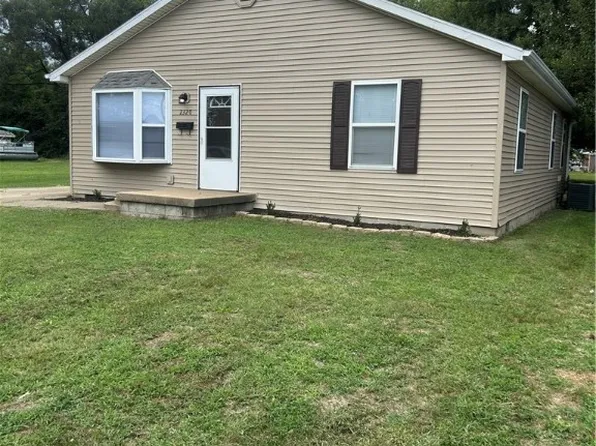 2320 E Locust St, Decatur, IL 62521