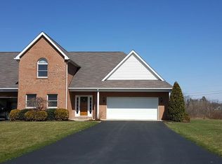 21 Manor Dr, Grove City, PA