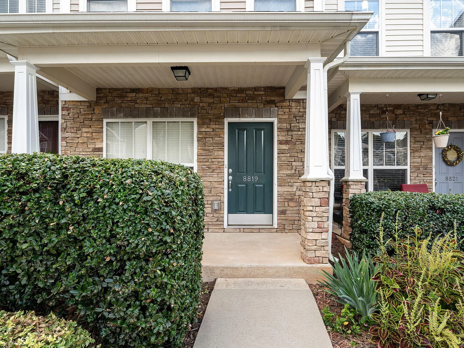 2 bed, 2.5 bath, 1219 sqft, $1,800 — Photo 3