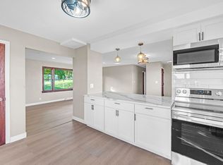 21795 Longview Dr, Waukesha, WI 53186