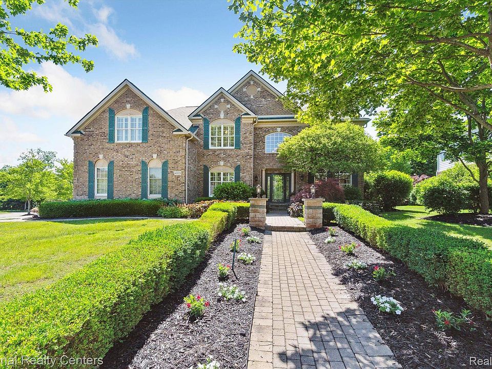 1st image of 43523 Prestwick Cir S