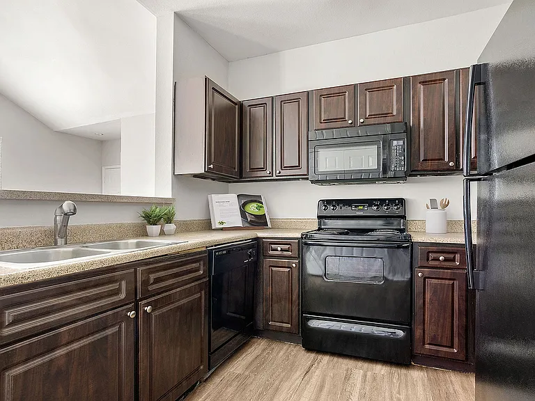 C243030_VerandaAtCenterField_3b2bROI_Kitchen_01