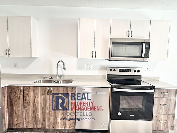 5th image of 2020 Brock Dr Unit 3