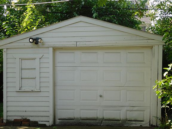 2nd image of 1120 E Breckenridge St