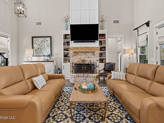 4th image of 102 Northshore Point