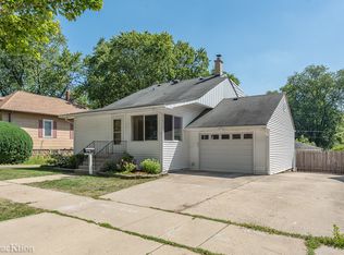 31 S Adams St, Westmont, IL
