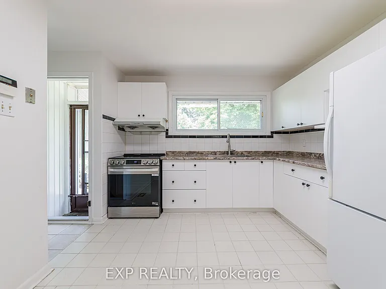 2097 Kingsley Rd — Photo 10
