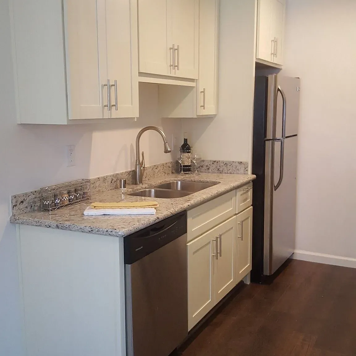 CENTRAL PARK APARTMENTS — Photo 3