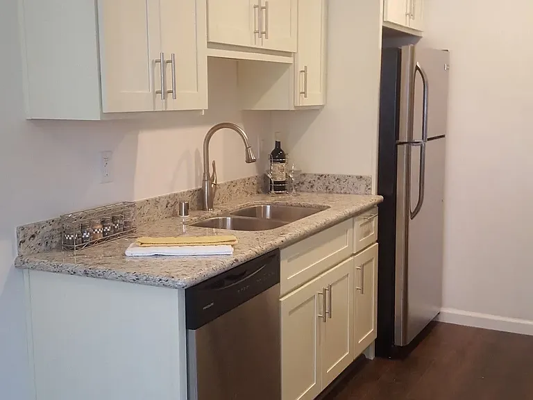 CENTRAL PARK APARTMENTS — Photo 3