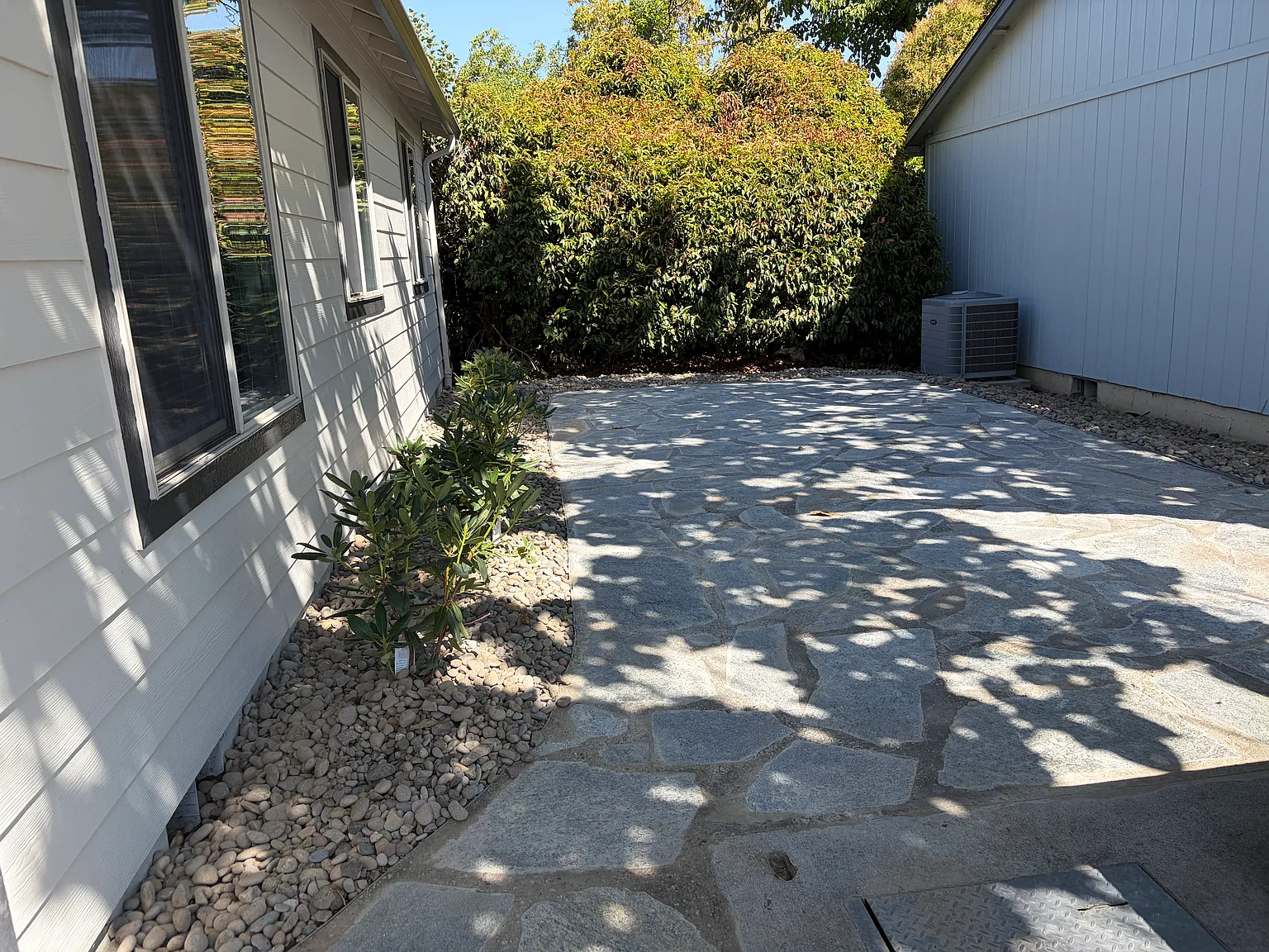 3 bed, 1100 sqft, $2,100 — Photo 3