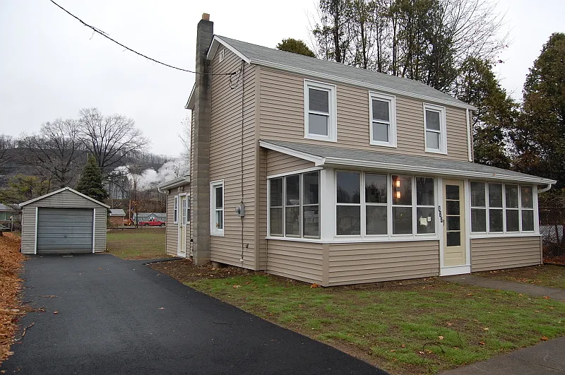 472 Montclair Ave photo 1