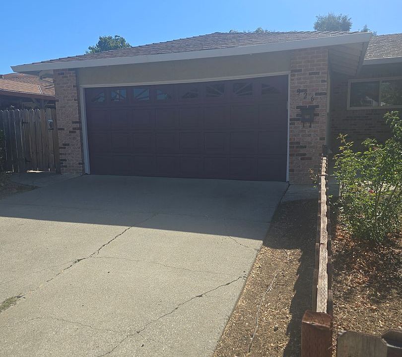 1st image of 326 Honeysuckle Dr