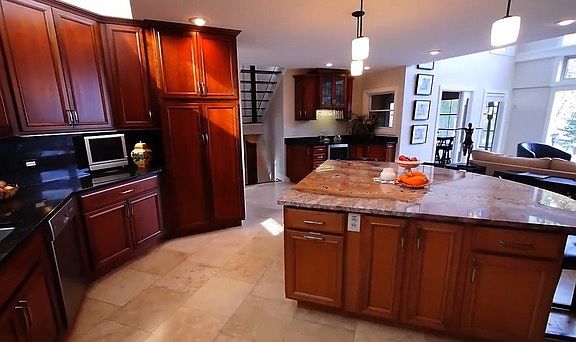 4th image of 28758 W Park Dr