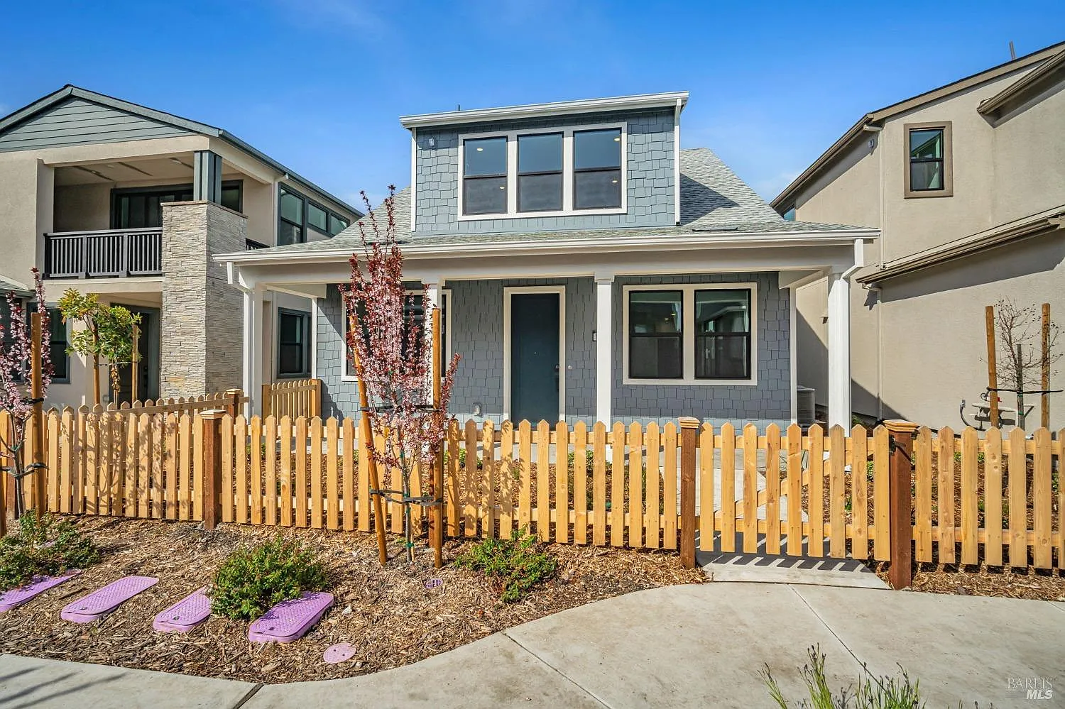 1542 Waterside Lane photo 1