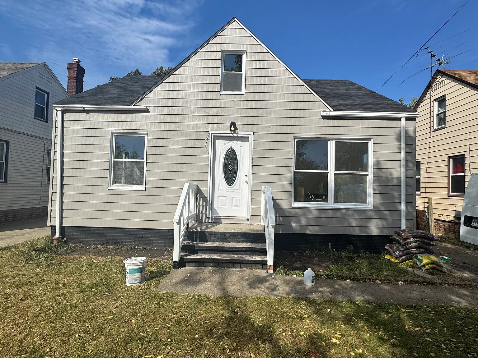 3 bed, 1221 sqft, $1,900 — Photo 1