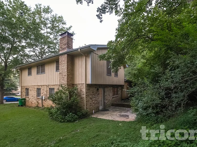 1464 Yorkton Ct — Photo 15