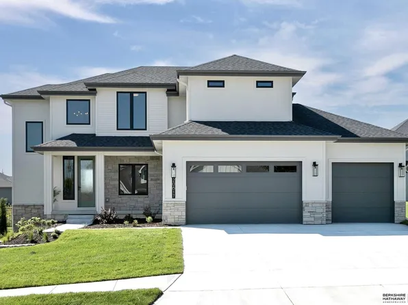 20617 Hartman Ave, Elkhorn, NE 68022