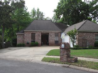 1707 Birnam Wood St, Ocean Springs, MS 39564