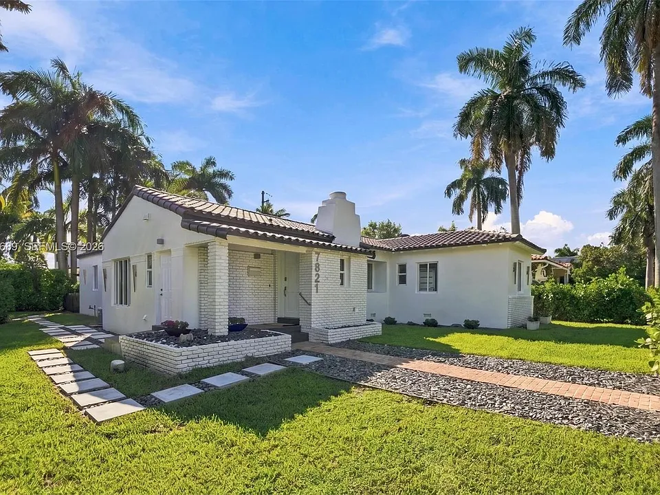 7821 Coquina Dr