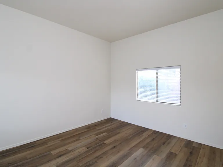 7308 S 37th Gln — Photo 6