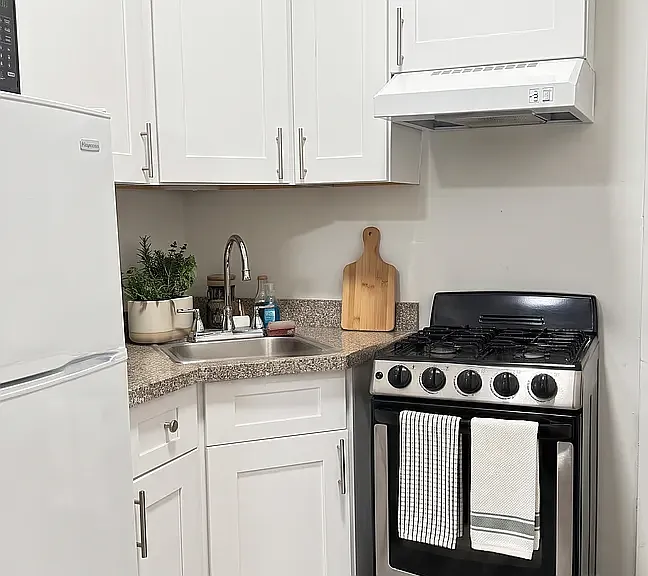 308 E 6th St #2 — Photo 4