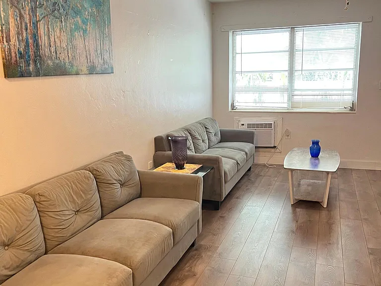 7630 Byron Ave #5 — Photo 8