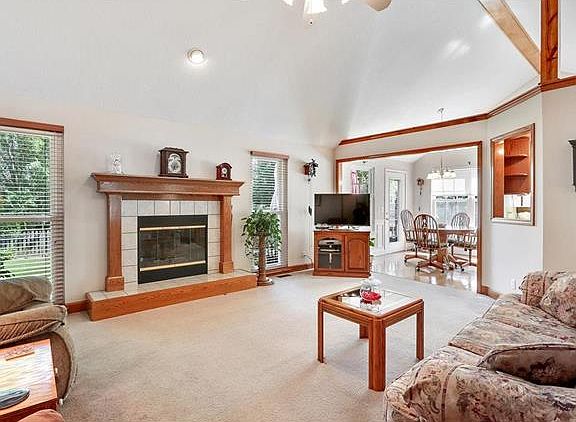 5th image of 825 Plum Rose Dr