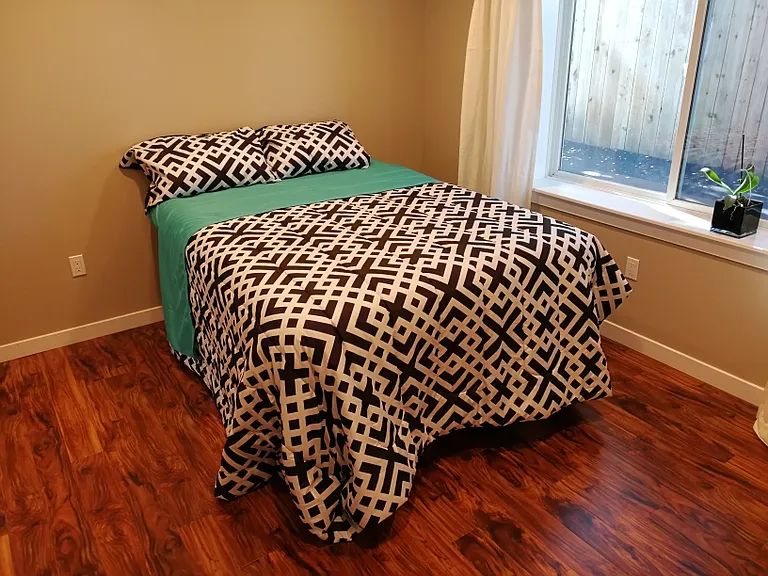 Center bedroom - another angle