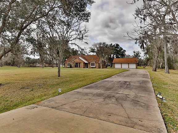 2nd image of 211 Bayou Rd